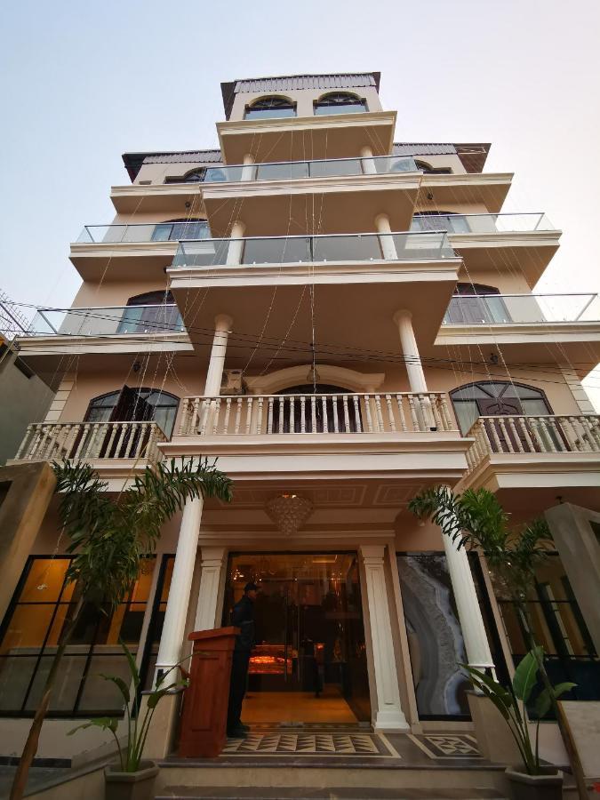 ורנאסי Hotel Rio Benaras מראה חיצוני תמונה